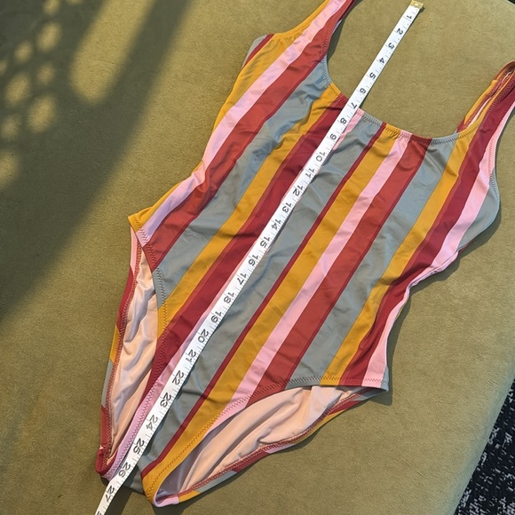 Madewell Second Wave Tank One-Piece Swimsuit in Rainbow Stripe Size Medium - Picture 6 of 8